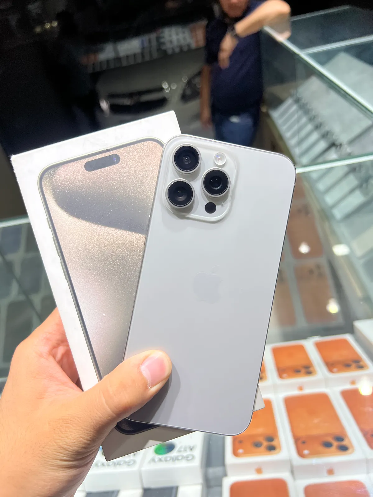 iphone 15 pro max 256 gb titanium natural продам